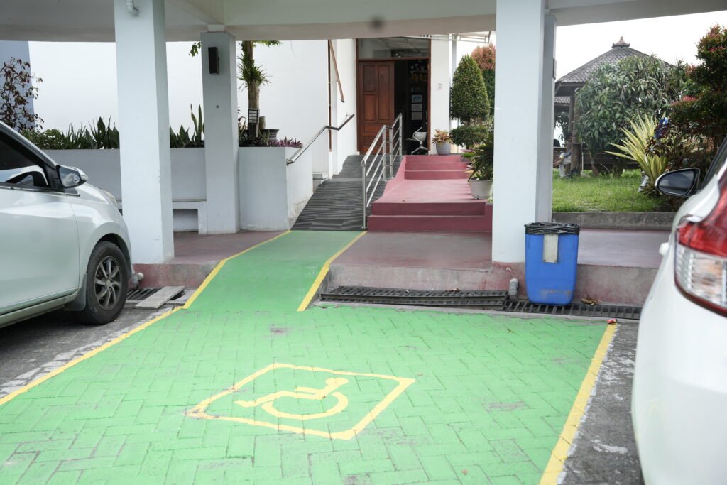 Pintu masuk disabilitas